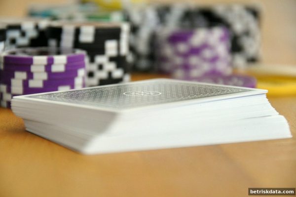 牛牛游戏全方位攻略与体育博彩风险管控：借助实时数据系统提升胜率