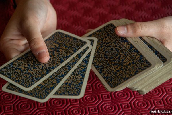 体育博彩风险下的科学博弈：概率、数据与策略如何提升长期胜率