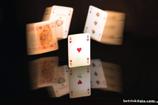 德州扑克核心策略：体育博彩风险下的局势评估与资金管理
