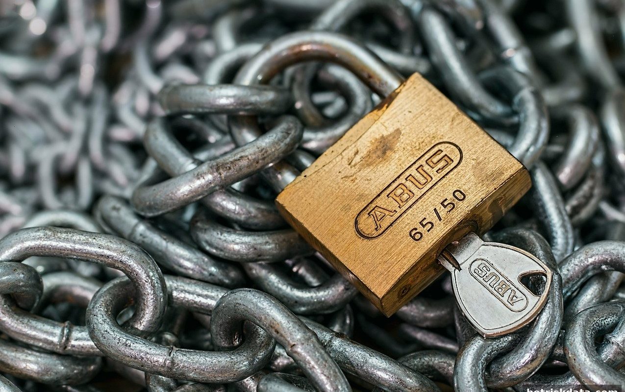 体育博彩风险认知：当游戏平台突然关停，用户如何系统性维权？