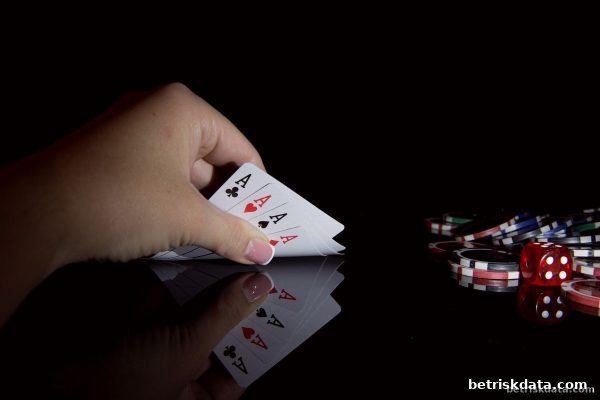 体育博彩风险警示：从亚冠直播狂热到斗地主街机博弈的心理密码
