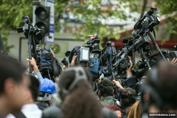 英雄联盟账号冻结申诉全攻略：警惕体育博彩风险式的数据波动陷阱